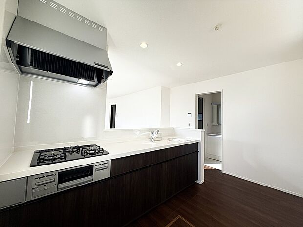 ■シンプルで機能的、毎日使いやすいキッチン