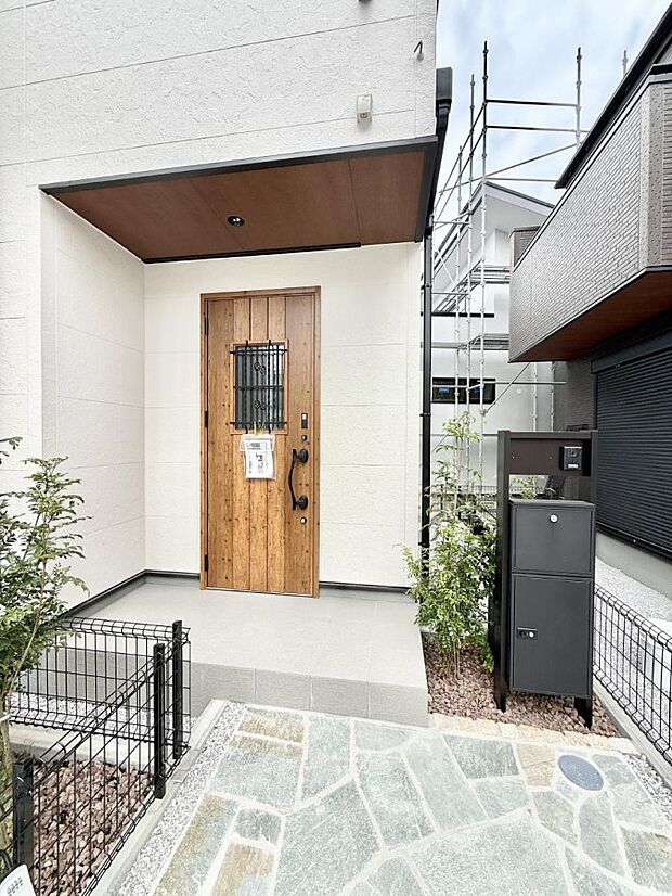 3号棟  ■ シンプルで美しく、住まいの第一印象を彩る玄関です