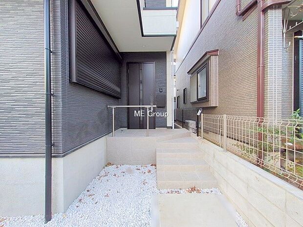 ■ 心地よい暮らしへとつながる、温かい玄関