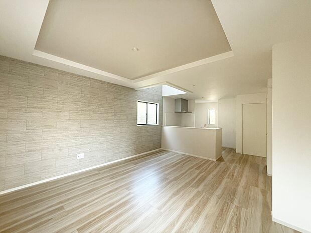 ■温かみのある照明が心地よい、くつろぎのリビング