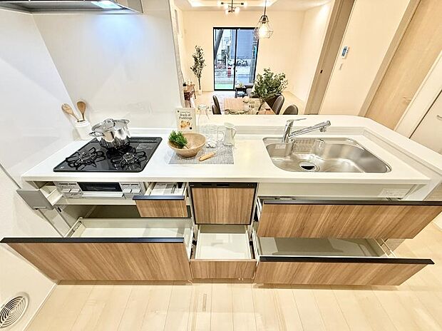 ■シンプルで機能的、毎日使いやすいキッチン