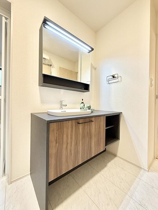 ■明るい洗面所は毎朝の歯磨きも楽しくできちゃいそうです♪