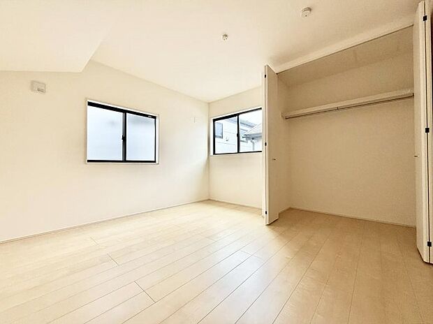 ■シンプルな空間で、収納付きベッドやデスクなど、多機能な家具を活用しやすいです