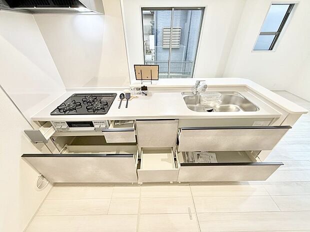 ■家族の絆を深める、温もりのあるキッチン