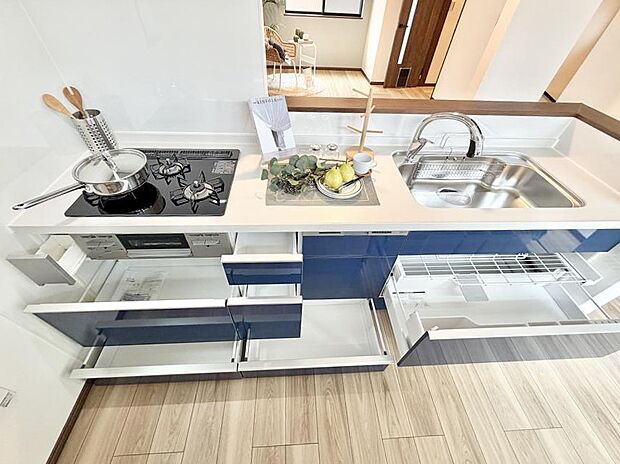 ■シンプルで機能的、毎日使いやすいキッチン