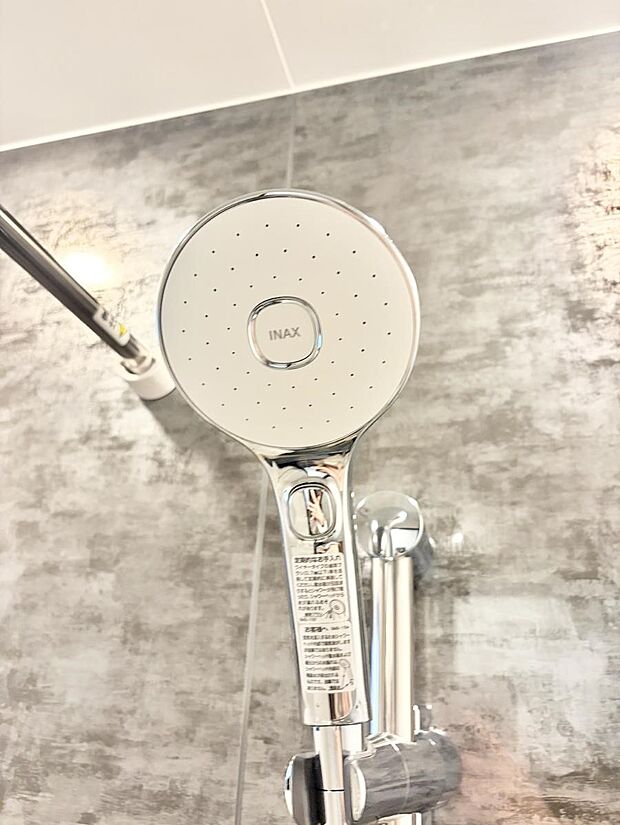 ■手元で簡単に止水できるため、水の無駄遣いを減らすことができます。