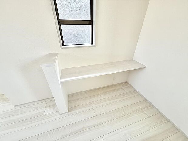 ■様々な用途で使えるカウンター付き