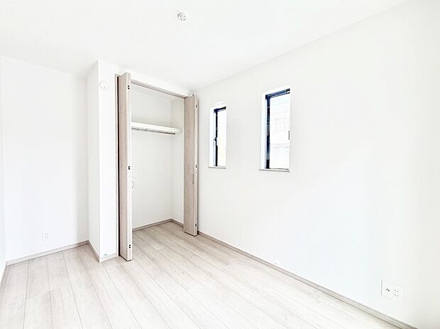 E号棟  ■自分だけのスペース どんなお部屋にするかとっても楽しみですね