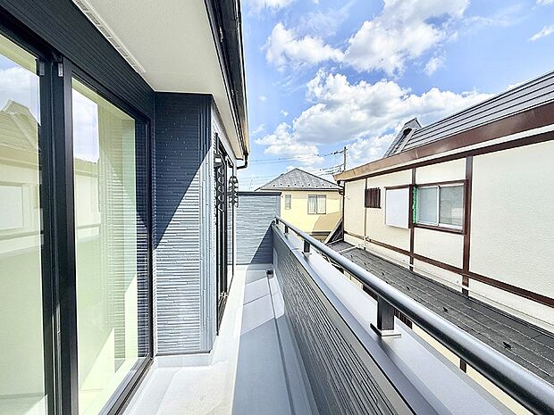 1号棟 ■ 心地よい風と光を感じる、くつろぎのバルコニー