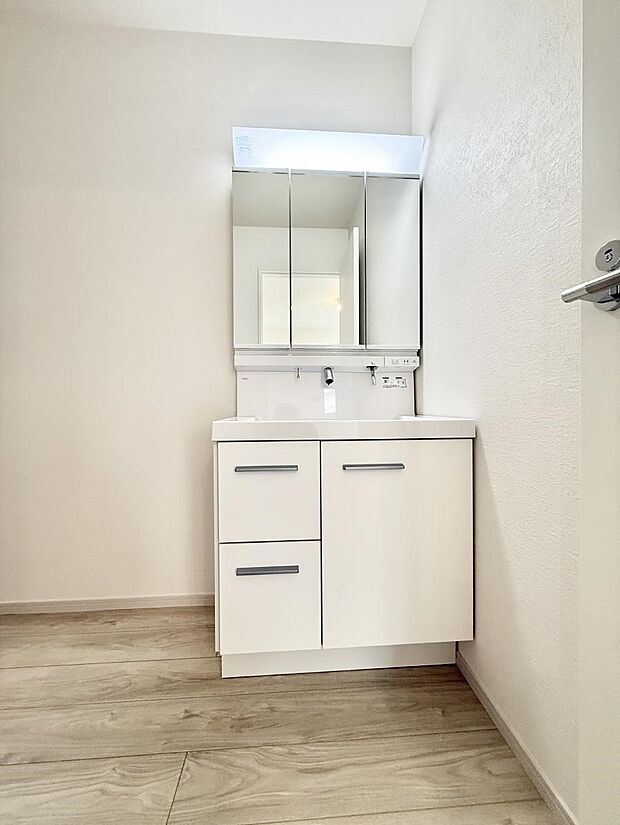 ■明るい洗面所は毎朝の歯磨きも楽しくできちゃいそうです♪