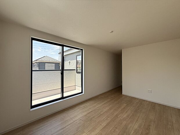 1号棟 ■落ち着いた色合いのお部屋で穏やかな時間を楽しめます