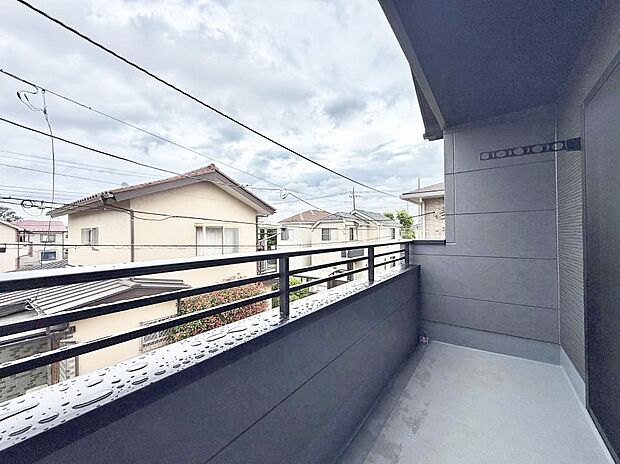 3号棟 ■ 心地よい風と光を感じる、くつろぎのバルコニー
