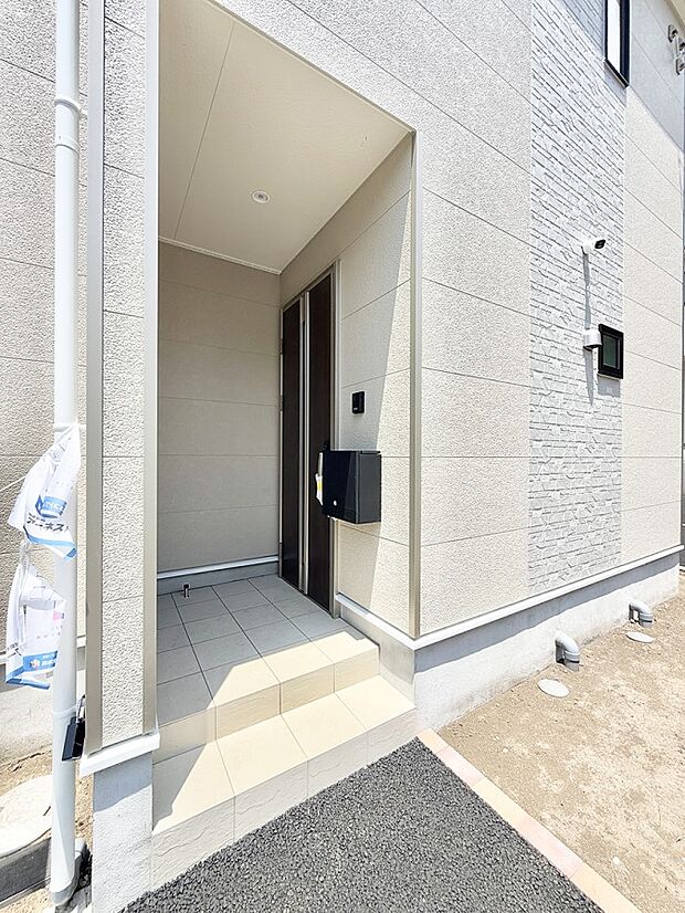 1号棟 ■ シンプルで美しく、住まいの第一印象を彩る玄関です