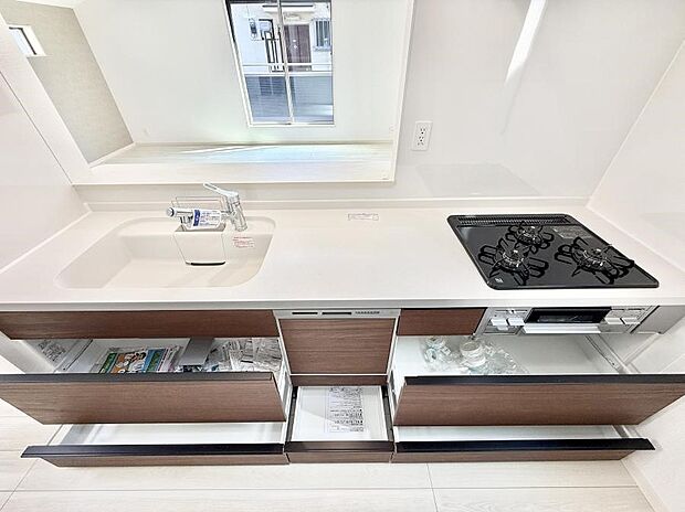 ■シンプルで機能的、毎日使いやすいキッチン