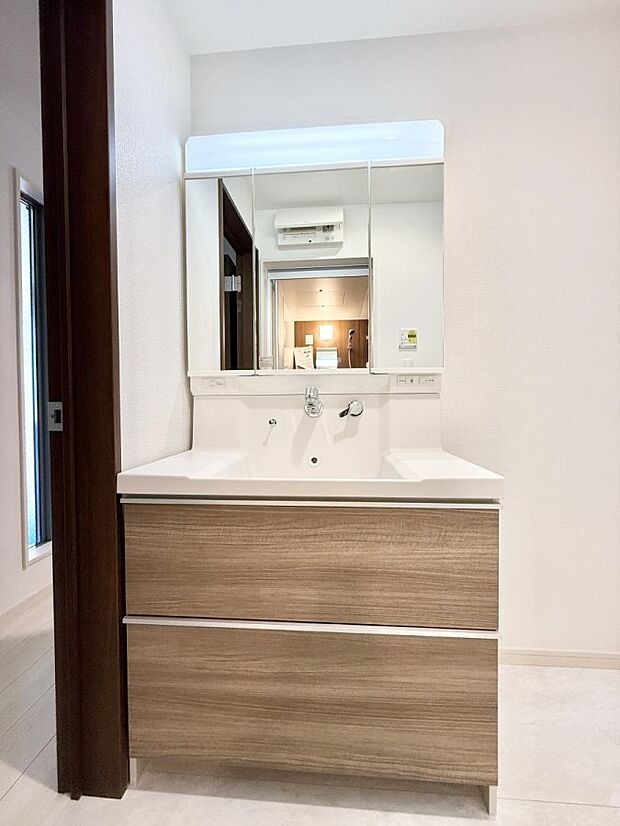 ■明るい洗面所は毎朝の歯磨きも楽しくできちゃいそうです♪