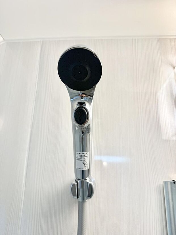 ■手元で簡単に止水できるため、水の無駄遣いを減らすことができます。