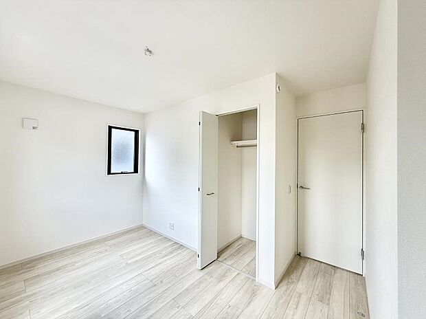 1号棟 ■落ち着いた色合いのお部屋で穏やかな時間を楽しめます