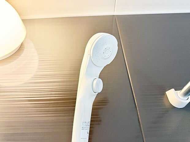 ■手元で簡単に止水できるため、水の無駄遣いを減らすことができます。