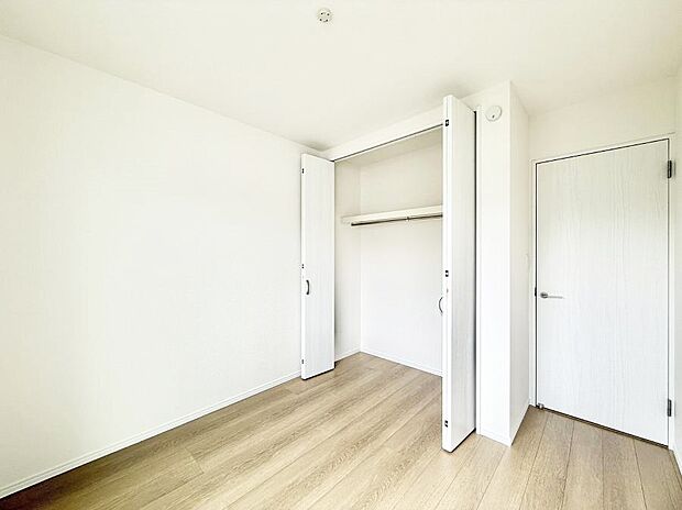 G号棟 ■落ち着いた色合いのお部屋で穏やかな時間を楽しめます