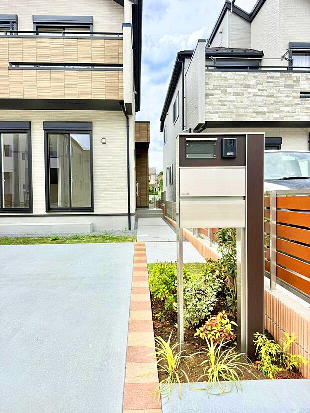 14号棟 ■ シンプルで美しく、住まいの第一印象を彩る玄関です
