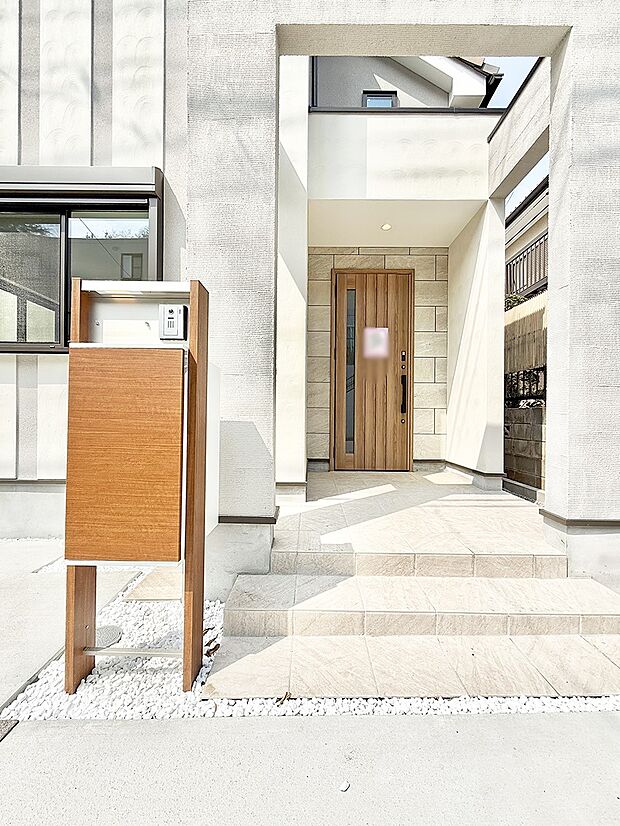 ■ 心地よい暮らしへとつながる、温かい玄関