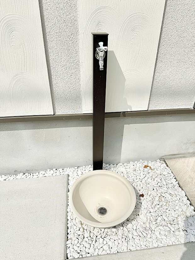 ■ガーデニングや洗車などの際に大活躍な屋外立水栓