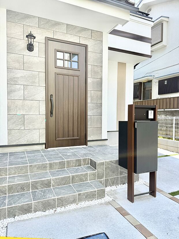 ■ 家族とゲストをやさしく迎える、心温まる玄関