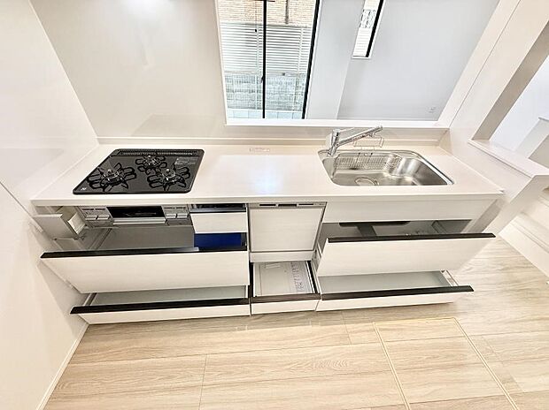 ■シンプルで機能的、毎日使いやすいキッチン