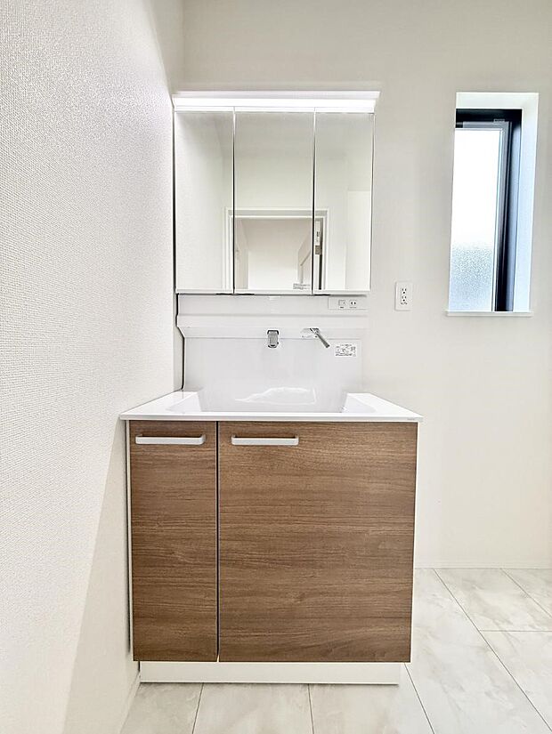 ■明るい洗面所は毎朝の歯磨きも楽しくできちゃいそうです♪