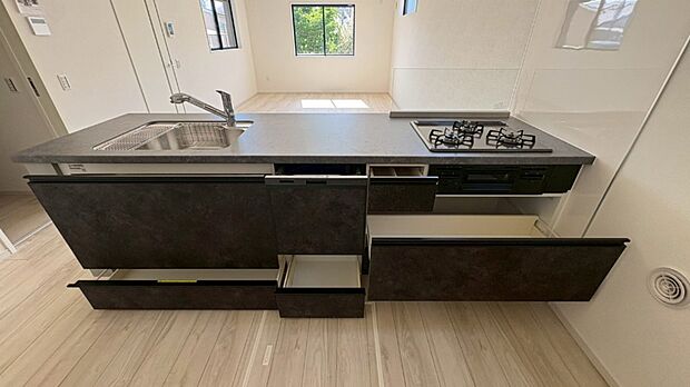 1号棟 ■シンプルで機能的、毎日使いやすいキッチン