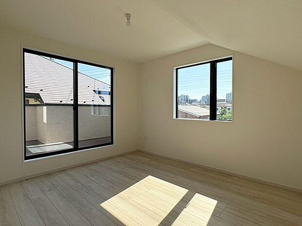 1号棟 ■落ち着いた色合いのお部屋で穏やかな時間を楽しめます