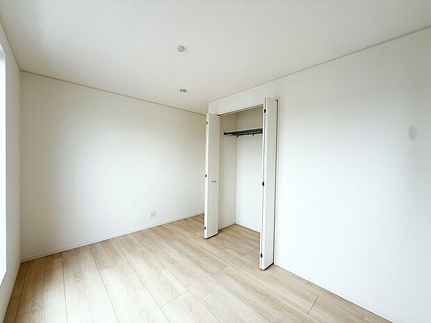 1号棟 ■落ち着いた色合いのお部屋で穏やかな時間を楽しめます