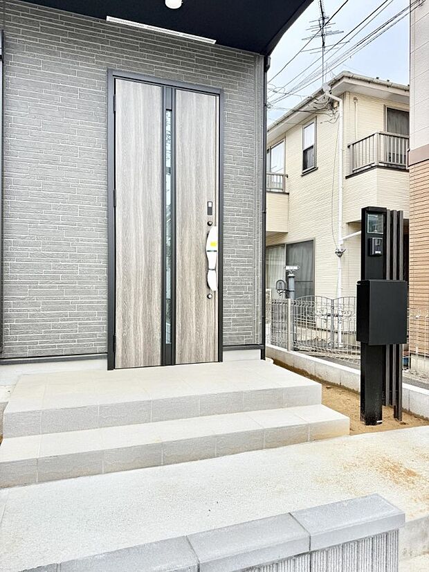 1号棟  ■ シンプルで美しく、住まいの第一印象を彩る玄関です