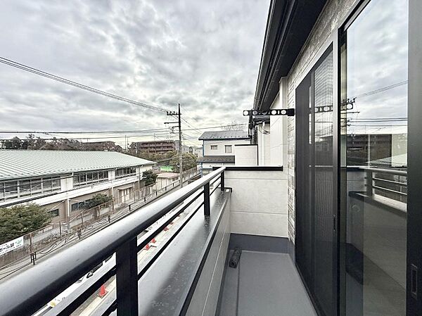2号棟  ■ 季節の移ろいを感じられる開放的な空間です
