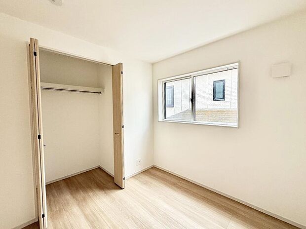 ■シンプルな空間で、収納付きベッドやデスクなど、多機能な家具を活用しやすいです