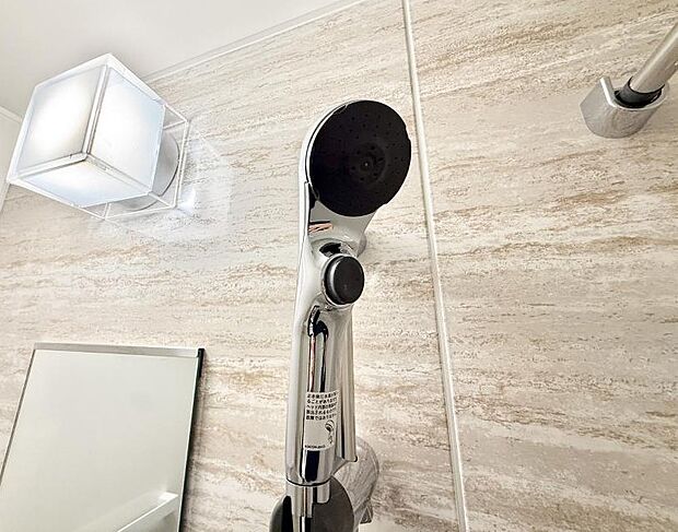 ■わざわざシャワー水栓のレバーまで手を伸ばす必要がなく、簡単に止水できる