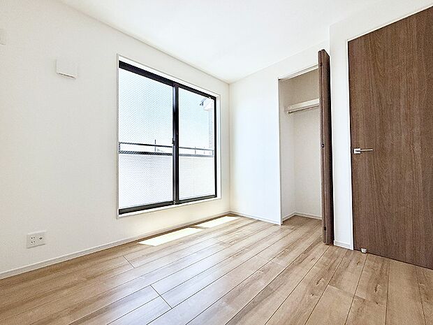 1号棟 ■落ち着いた色合いのお部屋で穏やかな時間を楽しめます