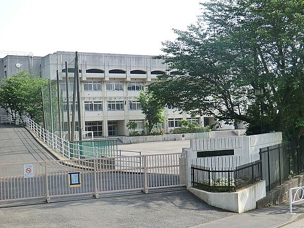 中学校 70m 川崎市立平中学校