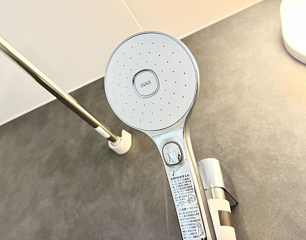 ■わざわざシャワー水栓のレバーまで手を伸ばす必要がなく、簡単に止水できる