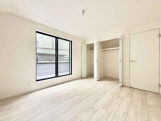 1号棟  ■落ち着いた色合いのお部屋で穏やかな時間を楽しめます
