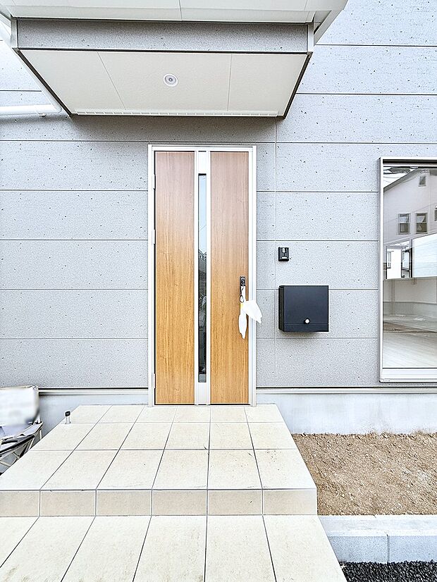 1号棟 ■ シンプルで美しく、住まいの第一印象を彩る玄関です