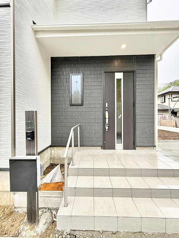 A号棟 ■ シンプルで美しく、住まいの第一印象を彩る玄関です