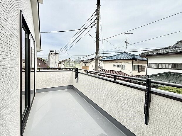 B号棟 ■ 心地よい風と光を感じる、くつろぎのバルコニー