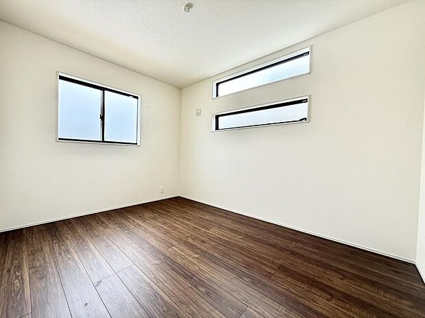 11号棟 ■落ち着いた色合いのお部屋で穏やかな時間を楽しめます