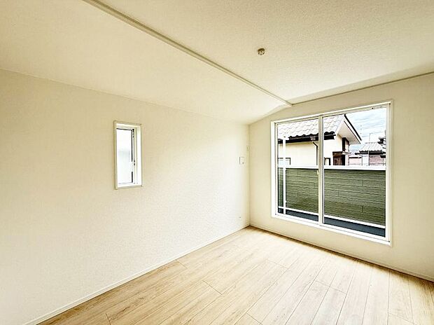 3号棟 ■落ち着いた色合いのお部屋で穏やかな時間を楽しめます