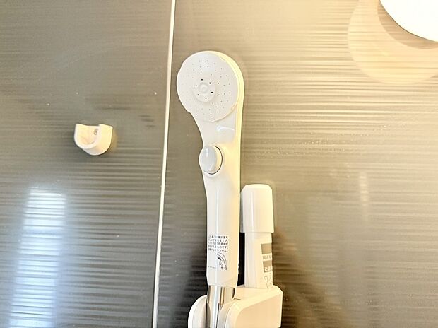 ■手元で簡単に止水できるため、水の無駄遣いを減らすことができます。