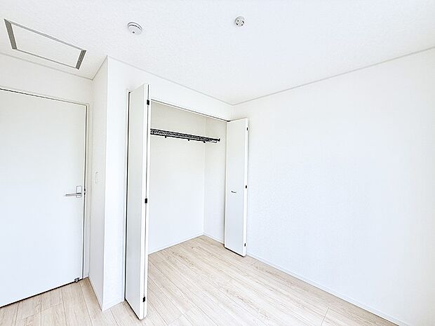 6号棟 ■落ち着いた色合いのお部屋で穏やかな時間を楽しめます
