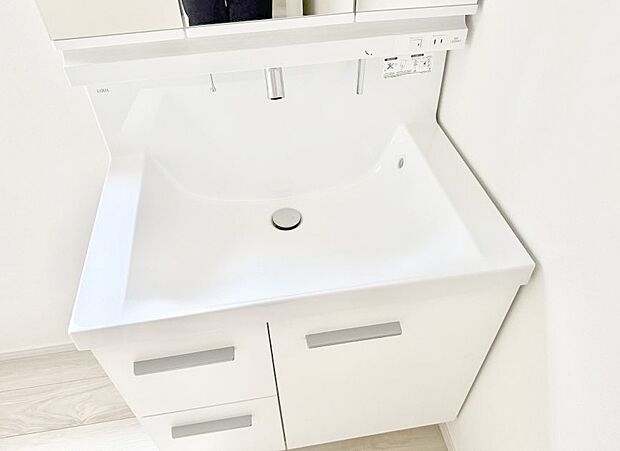 ■細かい部分まで洗いやすく便利なハンドシャワー付き