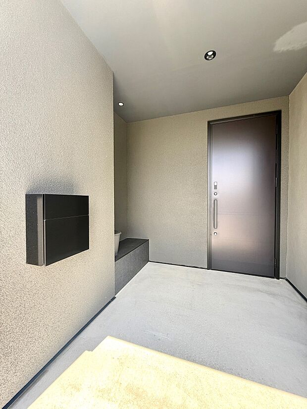 1号棟 ■ シンプルで美しく、住まいの第一印象を彩る玄関です