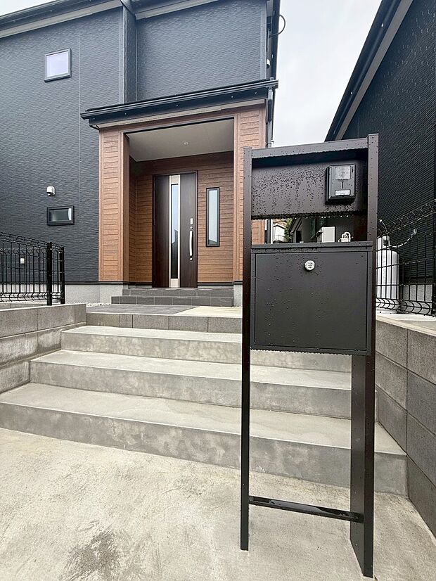 6号棟  ■ シンプルで美しく、住まいの第一印象を彩る玄関です